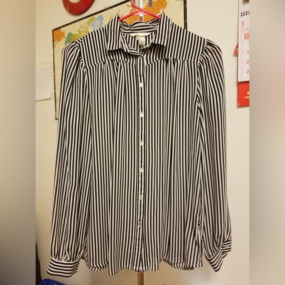 NEW H&M STRIPPED BUTTON DOWN